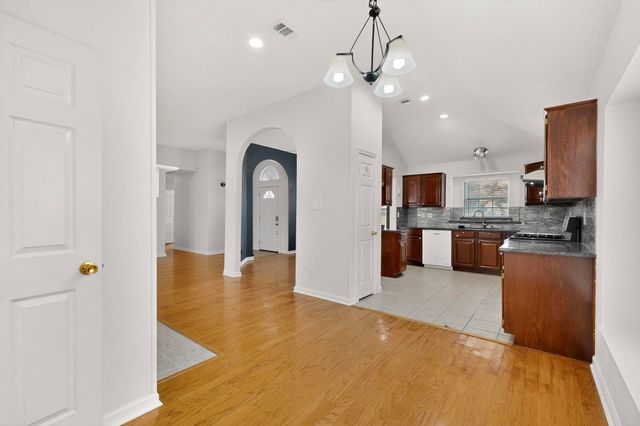 2522 Crosslands Drive, Garland, TX 75040