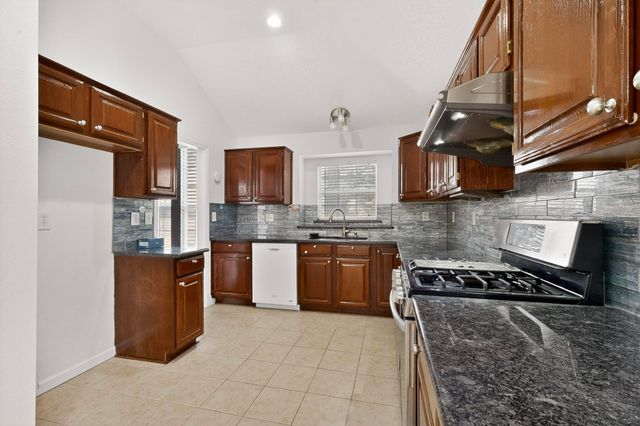 2522 Crosslands Drive, Garland, TX 75040