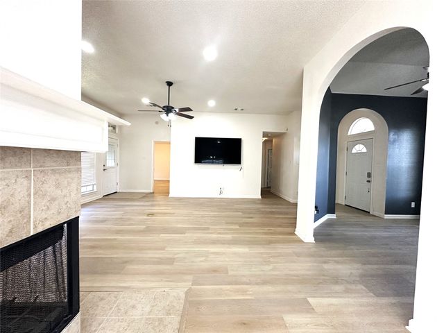 2522 Crosslands Drive, Garland, TX 75040