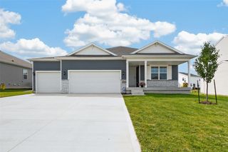 1080 Bel Aire Court, Waukee, IA 50263