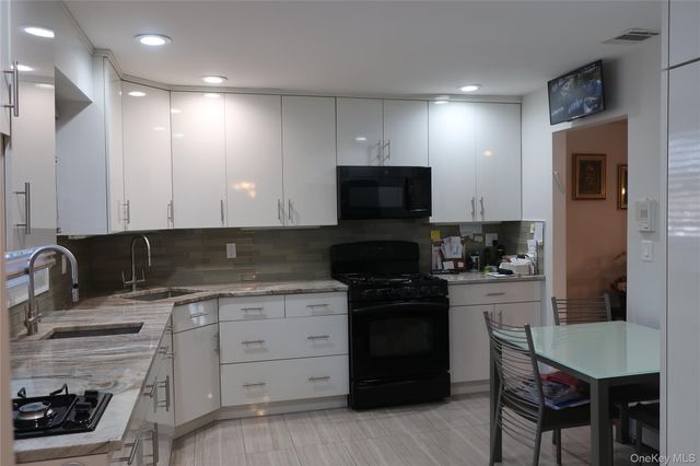 1 Tokay Lane, Monsey, NY 10952