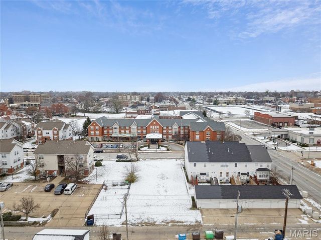 3910 Olive Street, St Louis, MO 63108