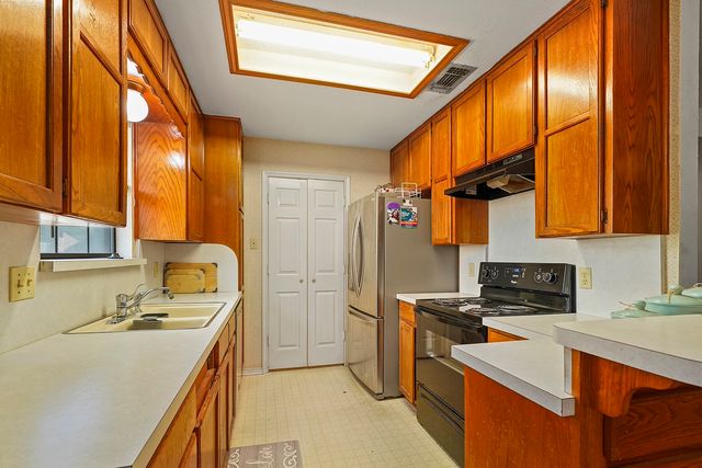 6329 Woodcreek Trail, Fort Worth, TX 76179