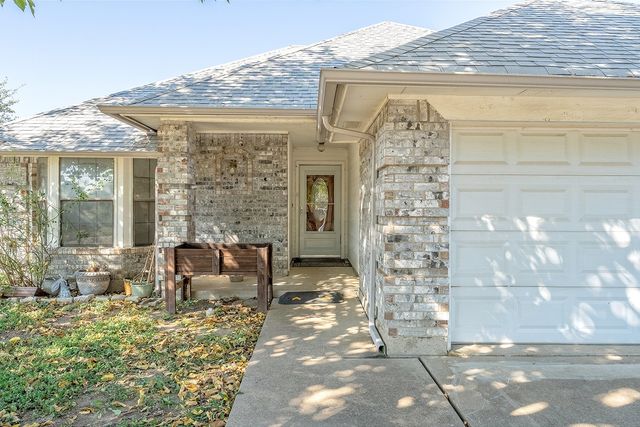 6329 Woodcreek Trail, Fort Worth, TX 76179