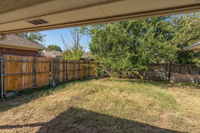 6329 Woodcreek Trail, Fort Worth, TX 76179