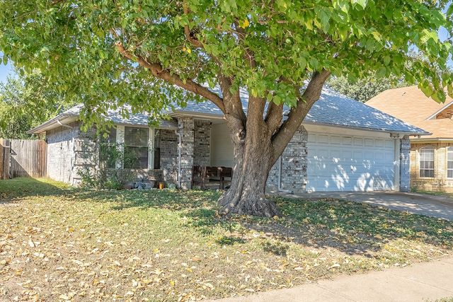 6329 Woodcreek Trail, Fort Worth, TX 76179