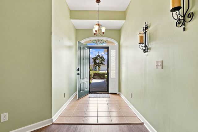 168 Woodlyn Ave., Little River, SC 29566