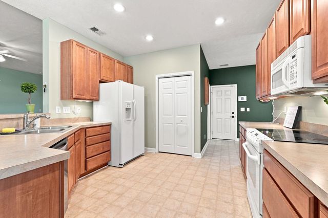 168 Woodlyn Ave., Little River, SC 29566