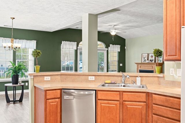168 Woodlyn Ave., Little River, SC 29566