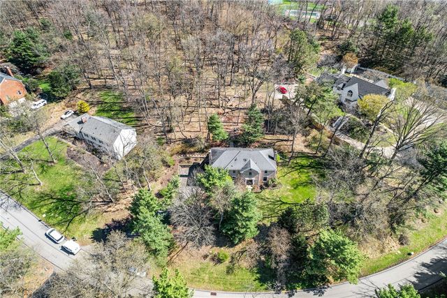 119 Shadow Ridge Dr, Fox Chapel, PA 15238