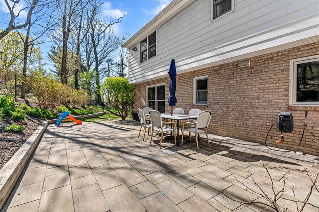 119 Shadow Ridge Dr, Fox Chapel, PA 15238