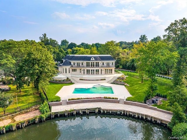 566 E Shore Road, Kings Point, NY 11024