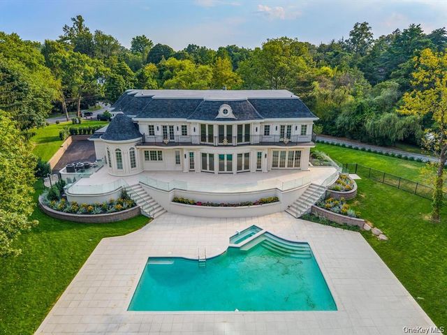 566 E Shore Road, Kings Point, NY 11024