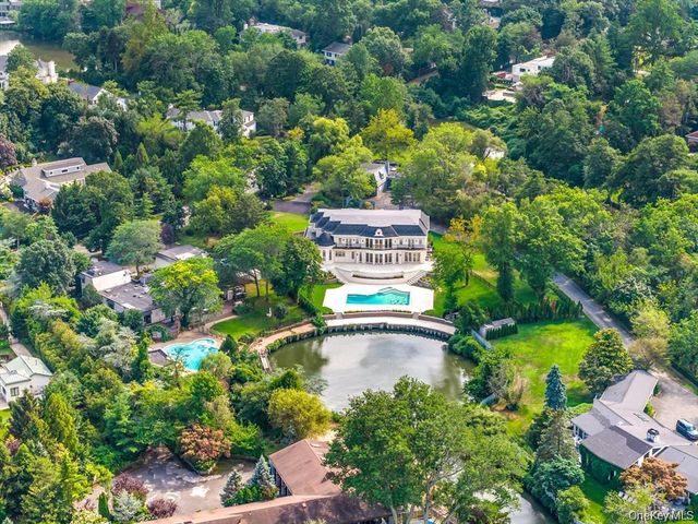 566 E Shore Road, Kings Point, NY 11024