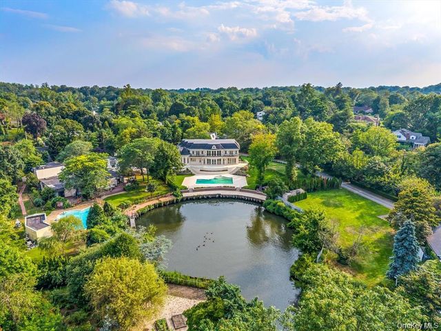 566 E Shore Road, Kings Point, NY 11024