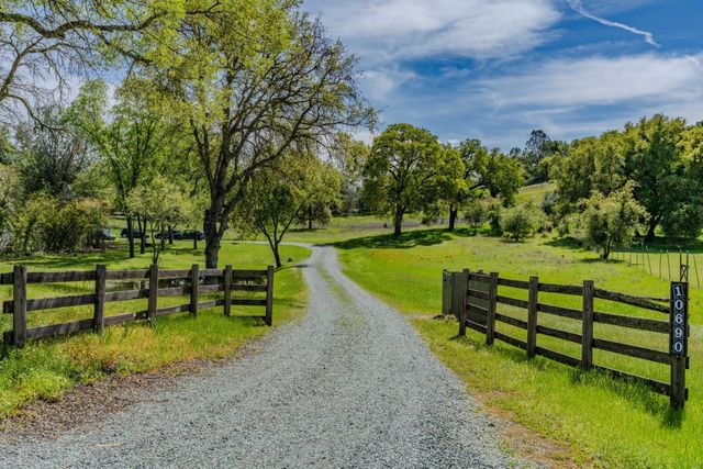10690 White Oak Rd, Plymouth, CA 95669