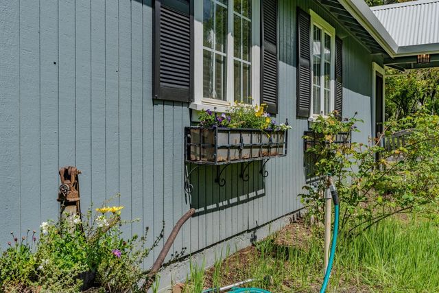 10690 White Oak Rd, Plymouth, CA 95669