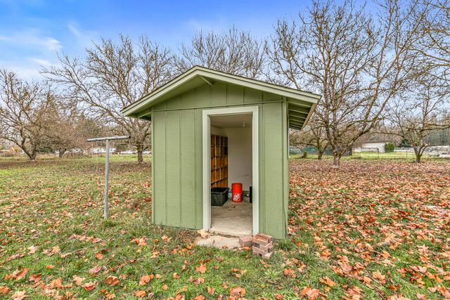 100 Minthorne Road, Rogue River, OR 97537