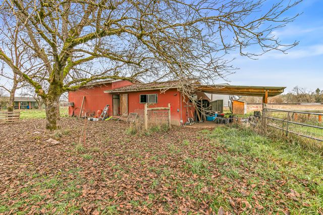 100 Minthorne Road, Rogue River, OR 97537