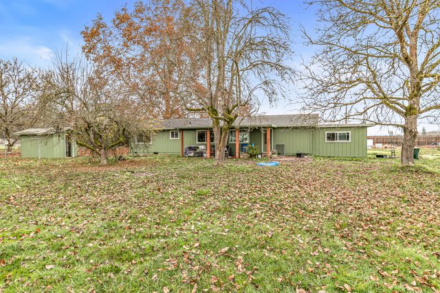 100 Minthorne Road, Rogue River, OR 97537