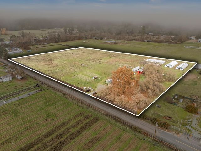 100 Minthorne Road, Rogue River, OR 97537