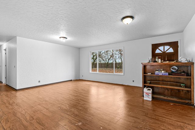 100 Minthorne Road, Rogue River, OR 97537