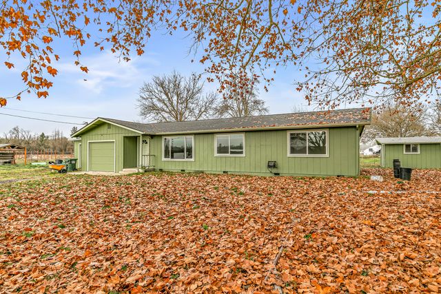 100 Minthorne Road, Rogue River, OR 97537