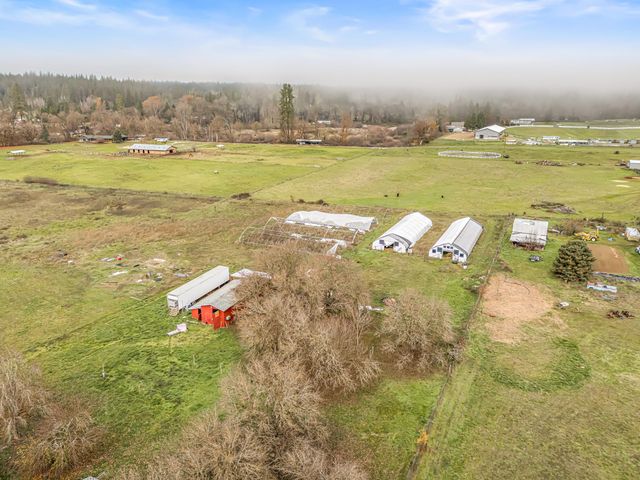 100 Minthorne Road, Rogue River, OR 97537