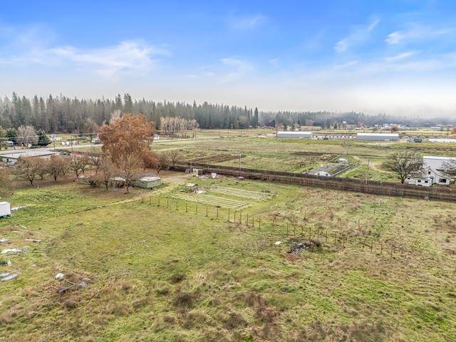 100 Minthorne Road, Rogue River, OR 97537