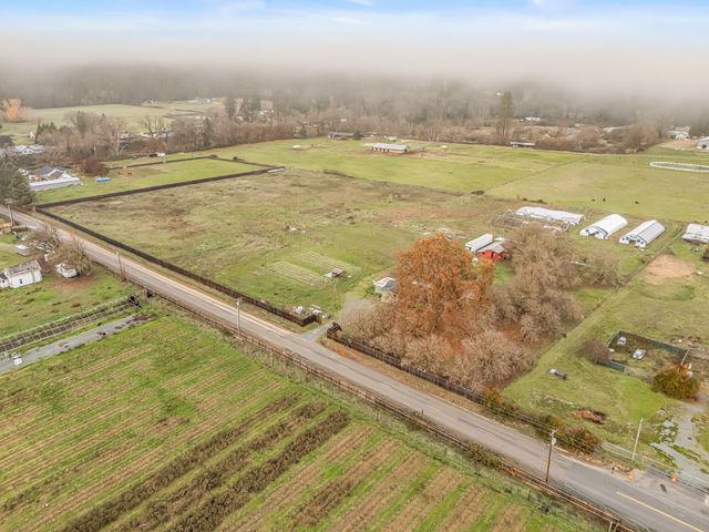 100 Minthorne Road, Rogue River, OR 97537