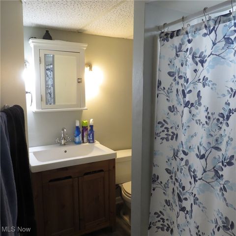 112 High Street NE, Hartville, OH 44632