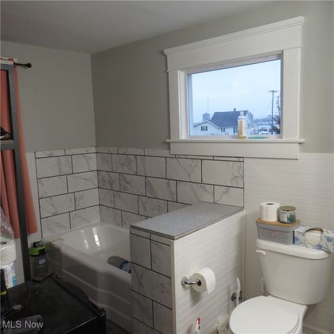 112 High Street NE, Hartville, OH 44632