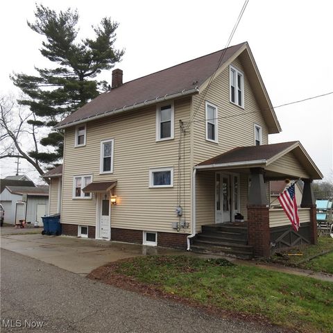 112 High Street NE, Hartville, OH 44632