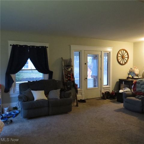 112 High Street NE, Hartville, OH 44632