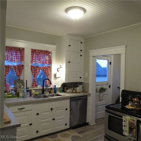 112 High Street NE, Hartville, OH 44632