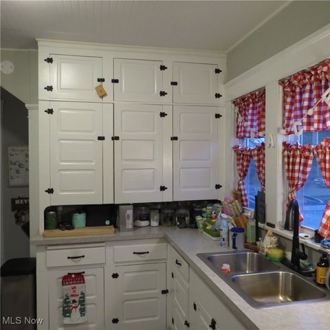 112 High Street NE, Hartville, OH 44632