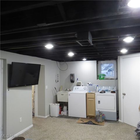 112 High Street NE, Hartville, OH 44632