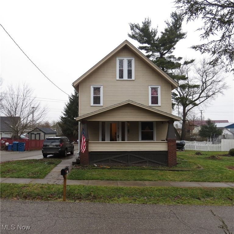 112 High Street NE, Hartville, OH 44632