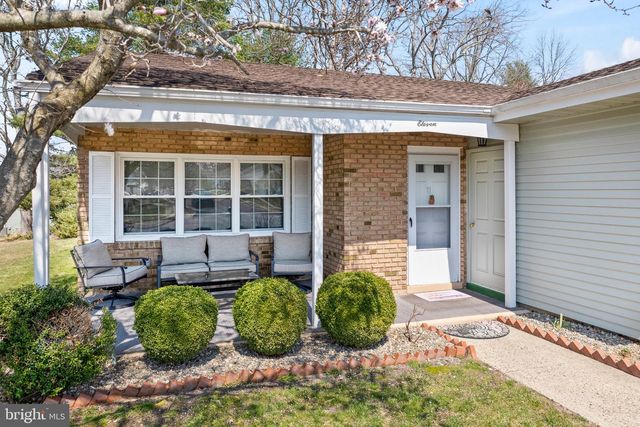 11 BUCKINGHAM DR, Southampton, NJ 08088
