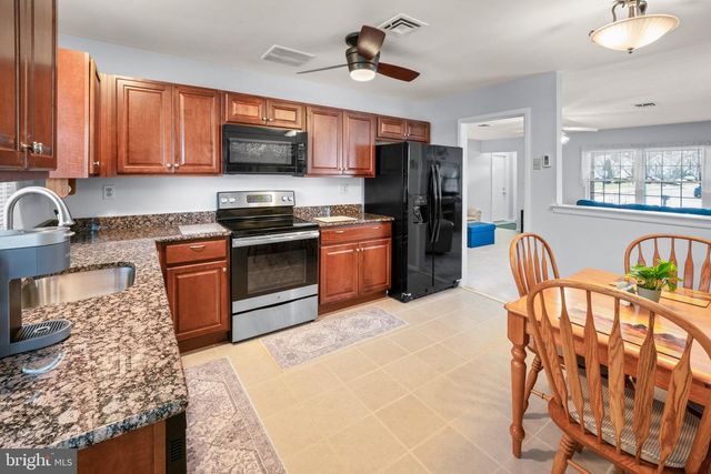 11 BUCKINGHAM DR, Southampton, NJ 08088
