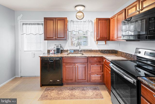 11 BUCKINGHAM DR, Southampton, NJ 08088