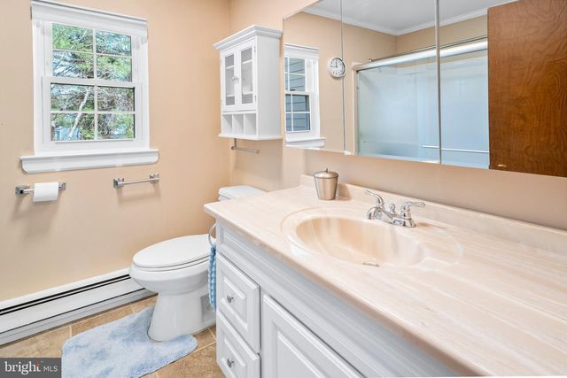 11 BUCKINGHAM DR, Southampton, NJ 08088