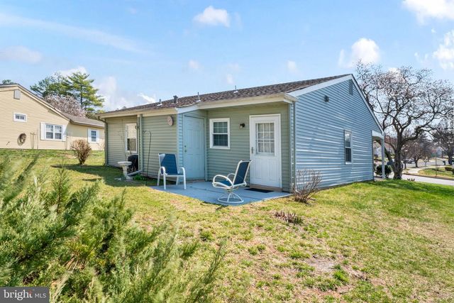 11 BUCKINGHAM DR, Southampton, NJ 08088