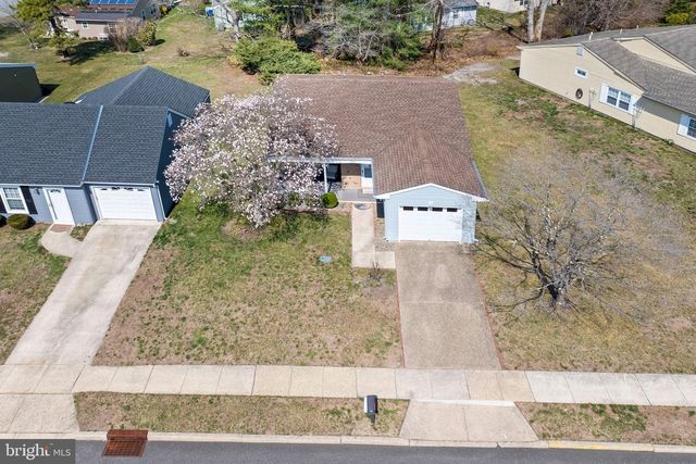 11 BUCKINGHAM DR, Southampton, NJ 08088
