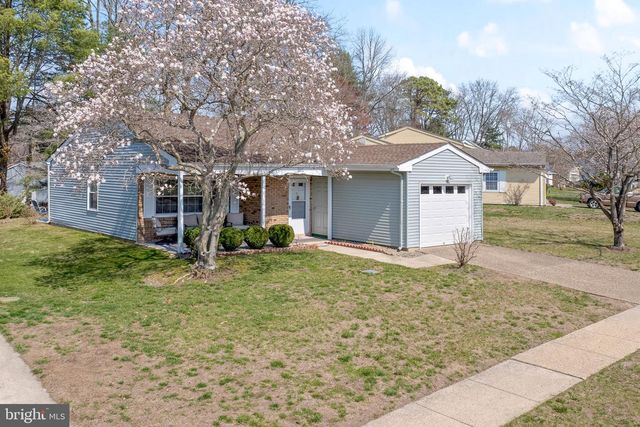 11 BUCKINGHAM DR, Southampton, NJ 08088