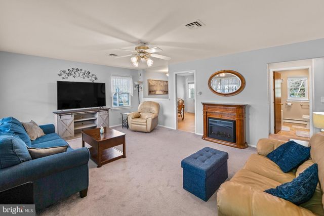 11 BUCKINGHAM DR, Southampton, NJ 08088