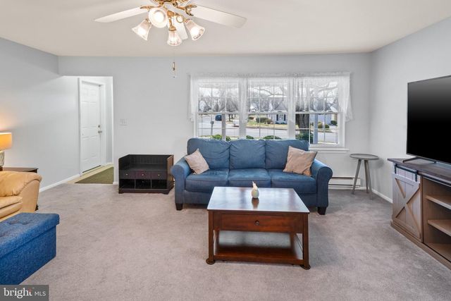 11 BUCKINGHAM DR, Southampton, NJ 08088