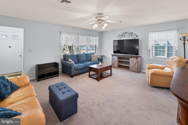 11 BUCKINGHAM DR, Southampton, NJ 08088