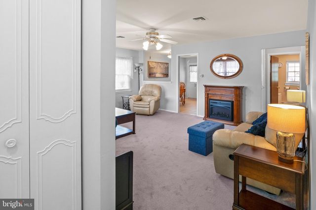 11 BUCKINGHAM DR, Southampton, NJ 08088