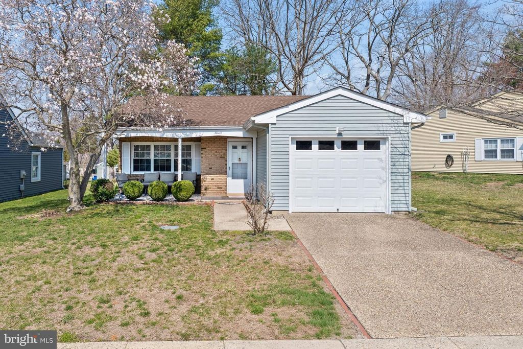 11 BUCKINGHAM DR, Southampton, NJ 08088